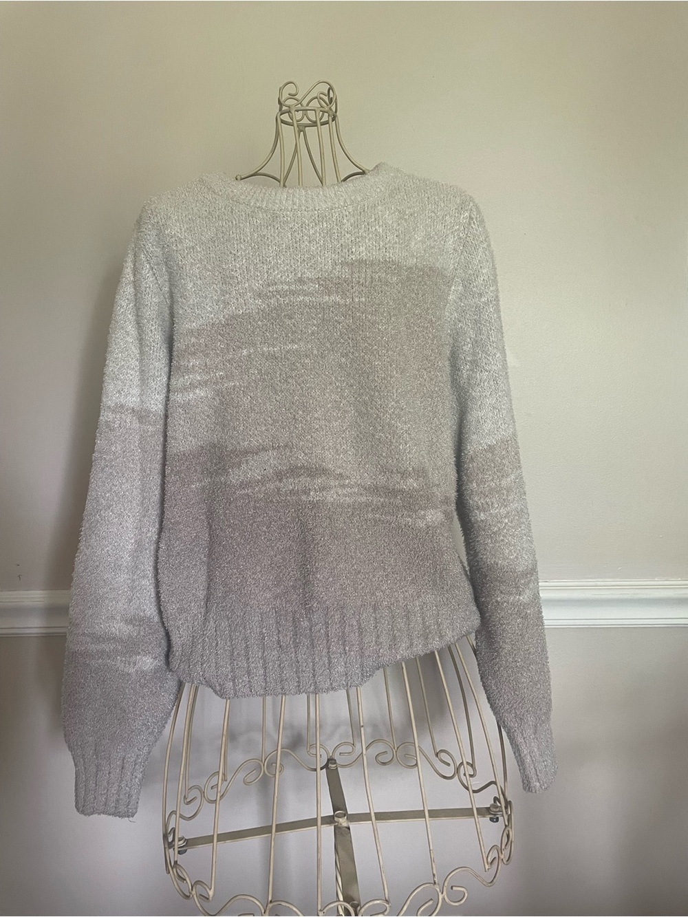 Abercrombie Girls Size 13-14 Gradient Gray Crewneck Sweater